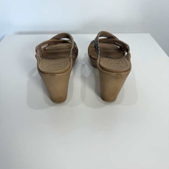 CROCS Cyprus IV Tan Leopard Print Heeled Sandals - Picture 4 of 12